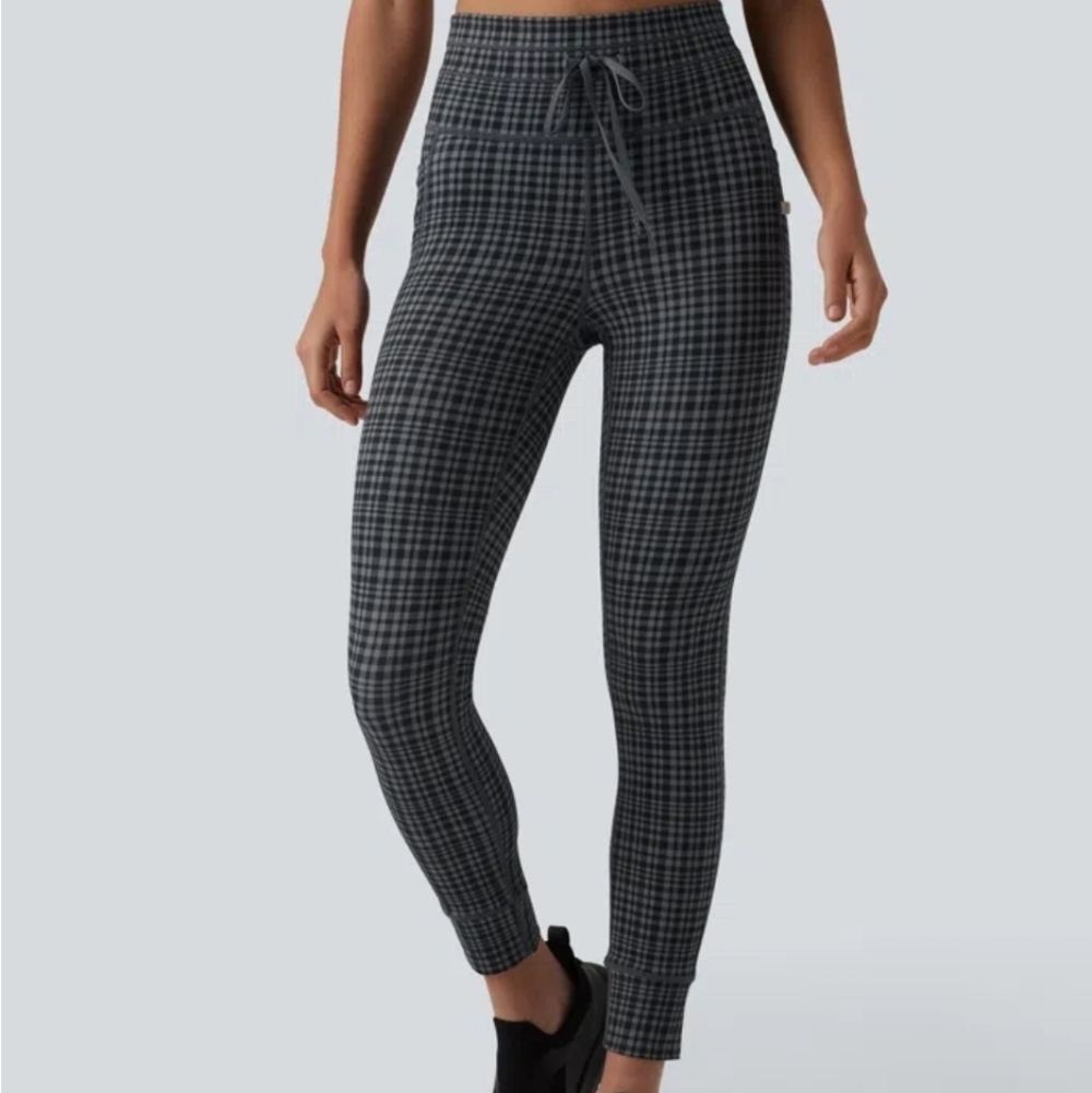 HALARA Black and Gray Check Plaid Leggings Sz.Small